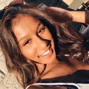 Meet your Posher, Raquel